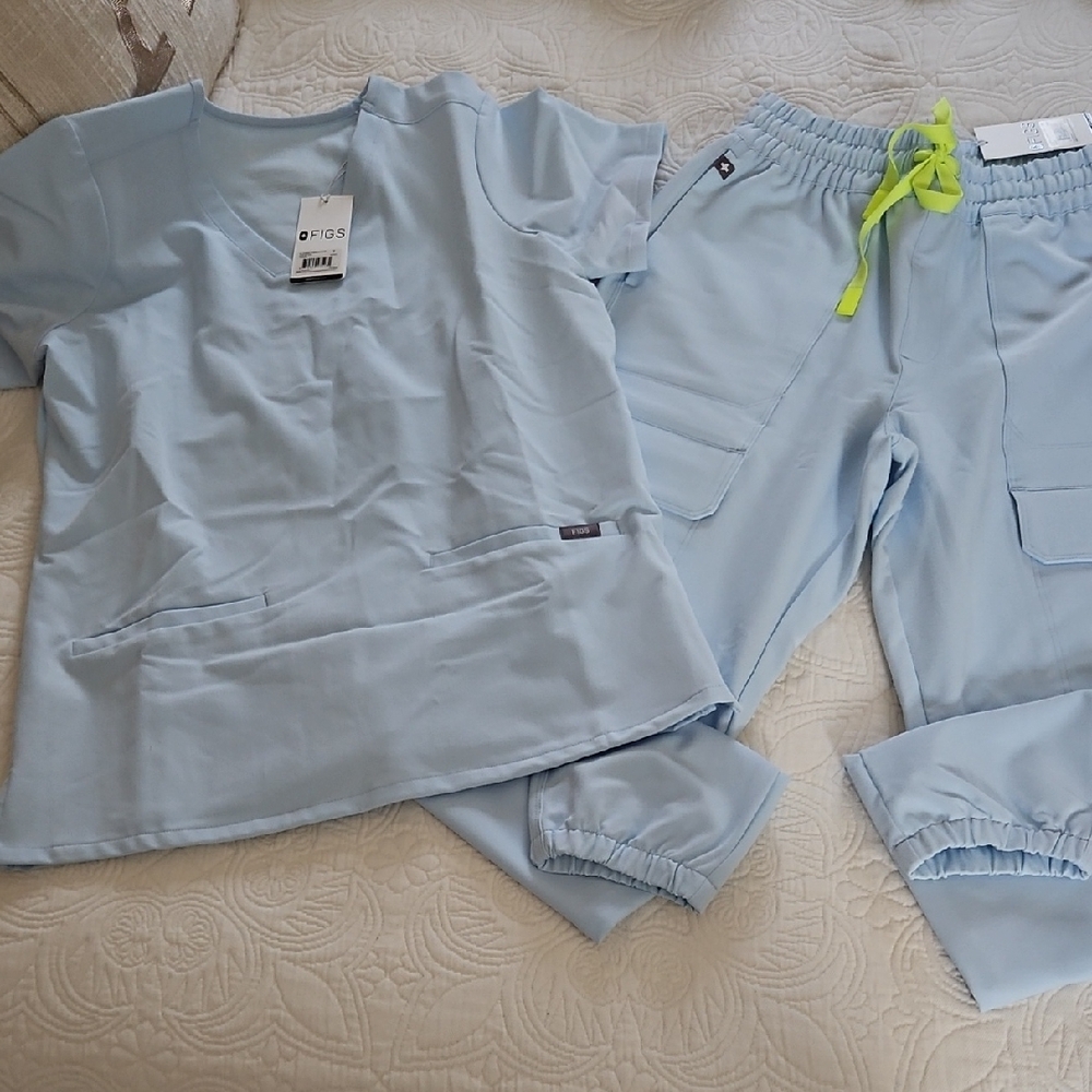 Figs NWT Womens Small Opens Skies Sierra Jogger And Casma 3 Pocket Scrub Top Sz